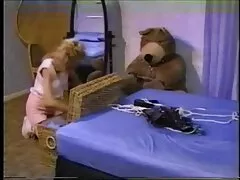 Holly Michaels tập yoga khi cô hàng xóm tóc vàng bước lên phim sex mom and son từ phía sau