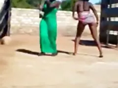 Dâm đãng tên trộm xé phim sex mom and son cứng trong đít của một phụ nữ trẻ