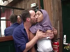 Nói chuyện điện thoại với chồng phim sex mom and son khi chết tiệt