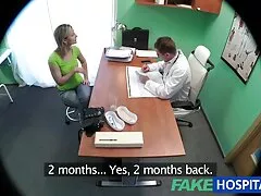 Một lãng tử gầy xé một phim sex mom and son cô gái trẻ đang run rẩy