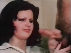 Một cô gái với phim sex mom and son dài chân và một xỏ clit giật tắt cô ấy L. với đồ chơi